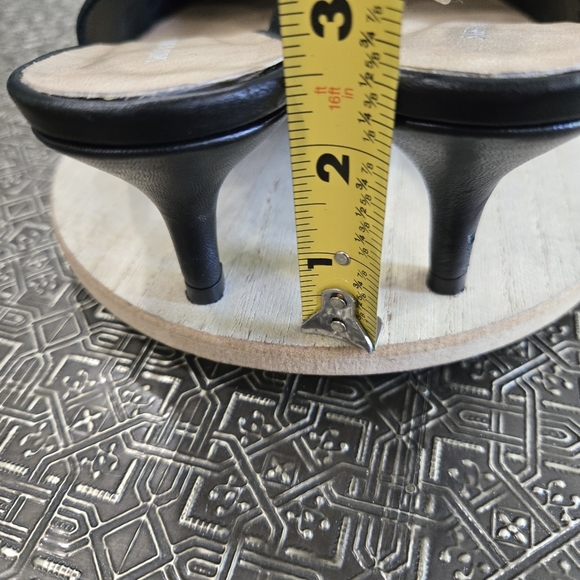 🐢 SAKS FIFTH AVENUE BLACK LEATHER SLINGBACKS Size 10 2.5" Heel - Picture 12 of 17